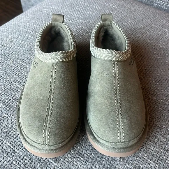 NWT Koolaburra by UGG slippers