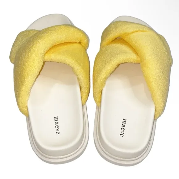 NWT Maeve Yellow/White Slippers, Size 9