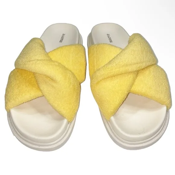 NWT Maeve Yellow/White Slippers, Size 9