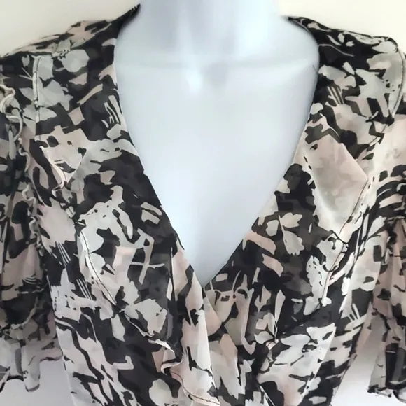 NWT MISA Los Angeles Floral Everly Wrap dress size medium