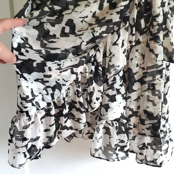 NWT MISA Los Angeles Floral Everly Wrap dress size medium
