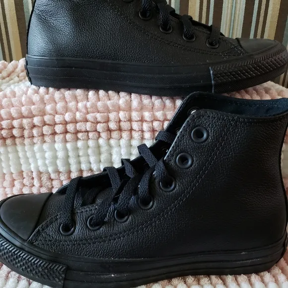 NWT - NIB CTAS leather black monochrome (3M - 5W)