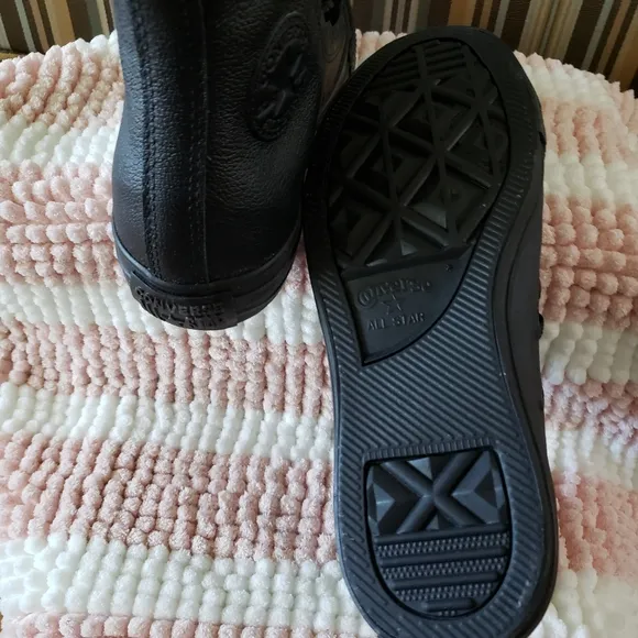 NWT - NIB CTAS leather black monochrome (3M - 5W)