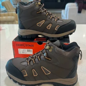 NWT- NIB- Deer Stags Brown Outdoor HIKING Boots High-Top Design