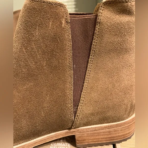 NWT Nisolo Everyday Chelsea Suede Women's Ankle Boots - Size 9.5
