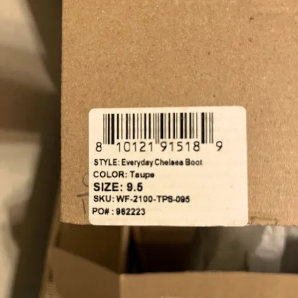 NWT Nisolo Everyday Chelsea Suede Women's Ankle Boots - Size 9.5
