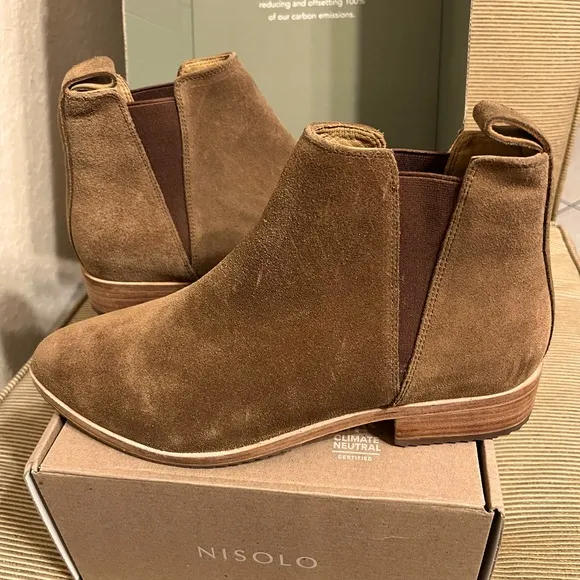 NWT Nisolo Everyday Chelsea Suede Women's Ankle Boots - Size 9.5
