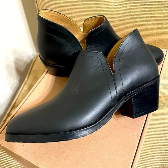 NWT Nisolo Mia Everyday Women’s Ankle Bootie - Black/Black