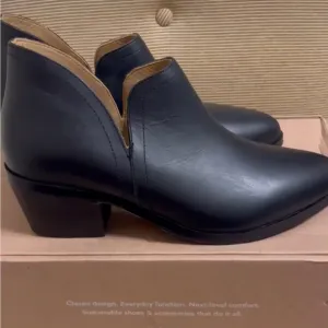 NWT Nisolo Mia Everyday Women’s Ankle Bootie - Black/Black