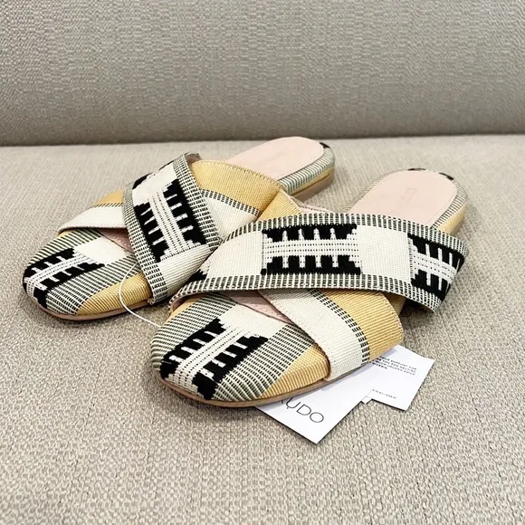 NWT Shekudo Nene Cross Slide Sandal