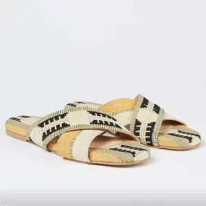 NWT Shekudo Nene Cross Slide Sandal