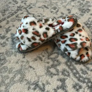 NWT Sorel Go Mail Run Leopard Slippers-7