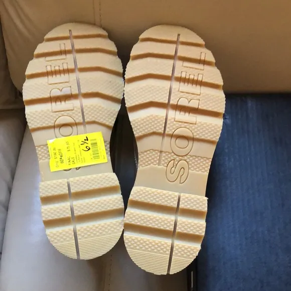 NWT Sorel Lennox ankle Boots