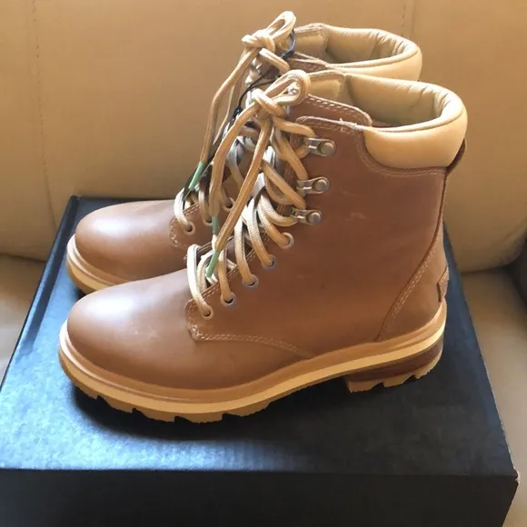 NWT Sorel Lennox ankle Boots
