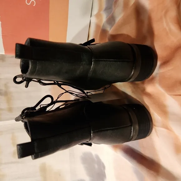 NWT Soul Naturalizer Ladies Black Lace-Up Quaid Combat Boots with Buckle Size 10