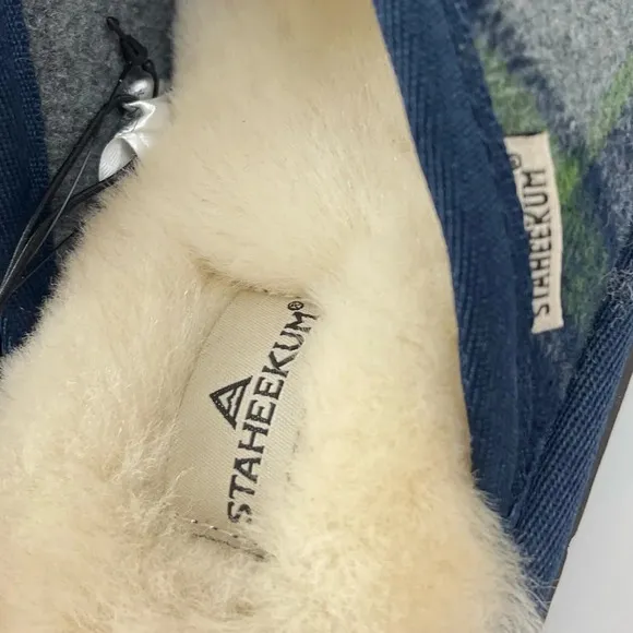 NWT Staheekum Alpine Flannel Slippers Size 10 Navy Faux Fur Shearling Plaid
