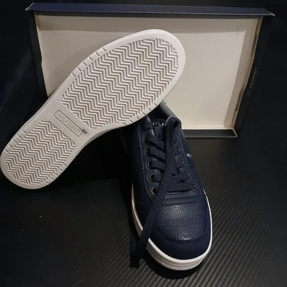 NWT, Tommy Hilfiger, Mens sz. 8m, Navy