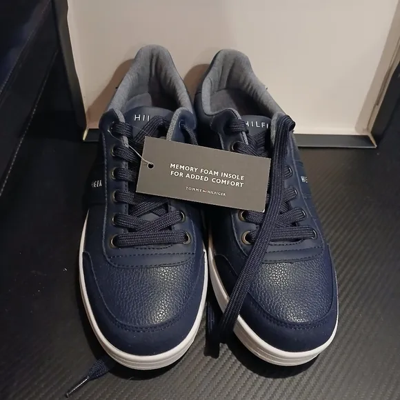 NWT, Tommy Hilfiger, Mens sz. 8m, Navy