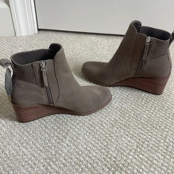 NWT TOMS  Diana Women's Taupe Wedge Ankle Boots