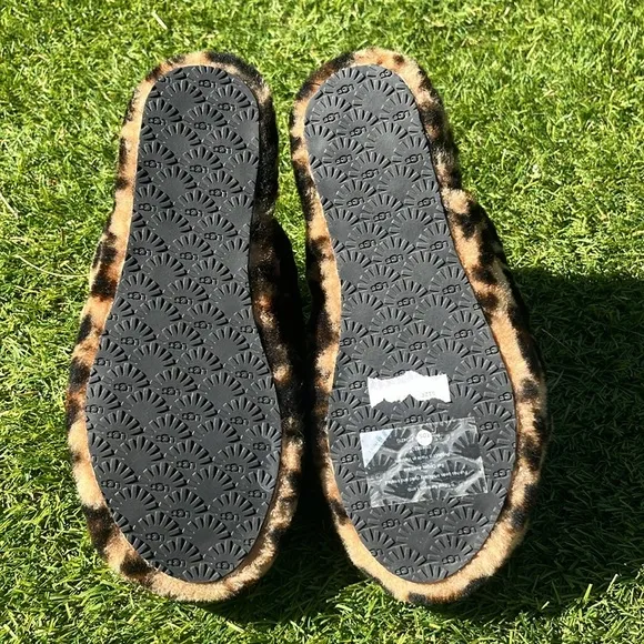NWT UGG FLUFF YEA PANTHER PRINT SLIPPERS