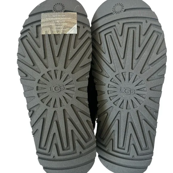 NWT UGG Fluff Yeah Slide in Black