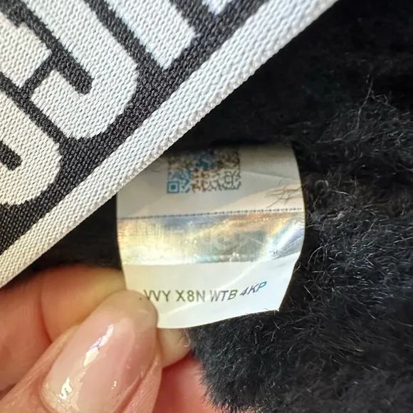 NWT UGG Fluff Yeah Slide in Black