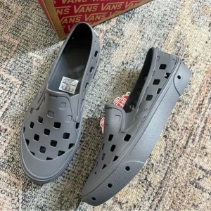 NWT Vans Grey Trek Slip On Shoes sz 8.5