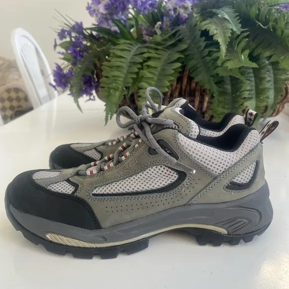 NWT Vasque VIBRAM 7454 size 10M Leather Hiking Trail Boots Low 2006 NO INSOLES
