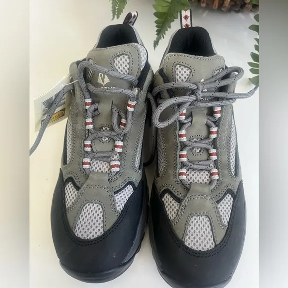 NWT Vasque VIBRAM 7454 size 10M Leather Hiking Trail Boots Low 2006 NO INSOLES