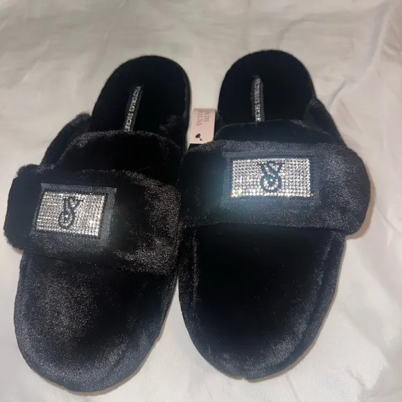 NWT vicious secret black fuzzy diamond shine strap slippers shoes size medium 🤍✨