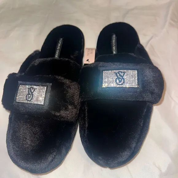 NWT vicious secret black fuzzy diamond shine strap slippers shoes size small ✨🖤