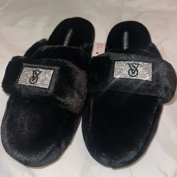NWT vicious secret black fuzzy diamond shine strap slippers shoes size small ✨🖤
