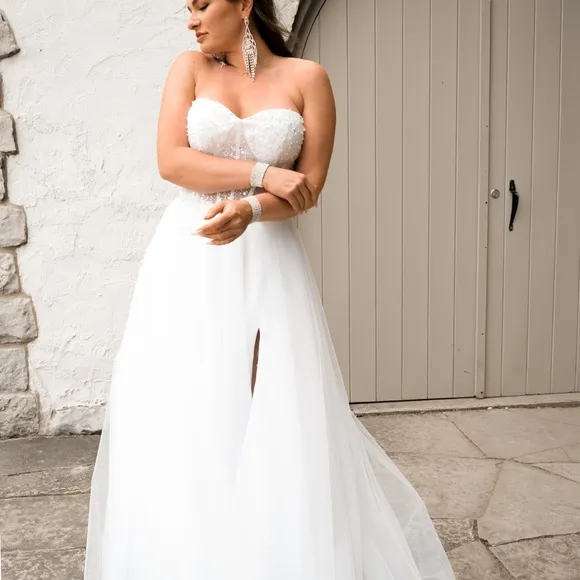 NWT Wedding Dress Sequin Decore Bridal Gown Minimalistic Weding Dress with Slit