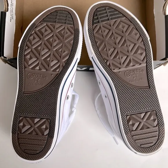 NWT White Converse ALL Star White Canvas Kids Shoes, size Kids 3.5