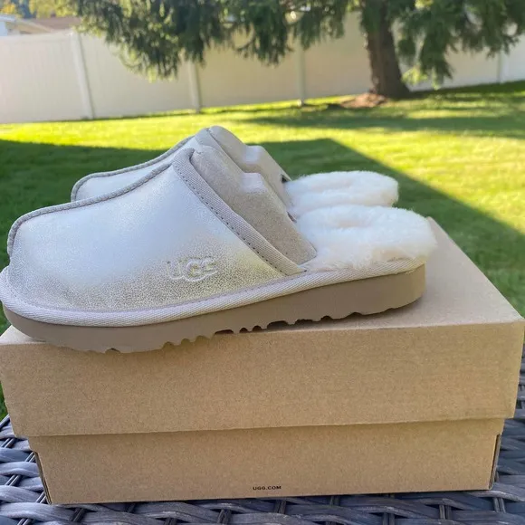 NWT/NIB UGG Kids' Keegan Metallic Gold UGGplush Faux Fur Lined Slippers (Sz 11)