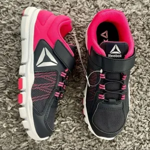 NWT Reebok Kids Yourflex Train 9.0 Shoes