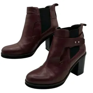 Office London Women's Size 39/*.5 Black Leather Pull On Ankle Boots Made in Spai