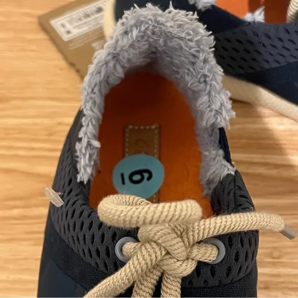 OLUKAI Mahiki Women's Sneaker, Indoor/Outdoor, Ultra-Soft Comfort Fit Size 6