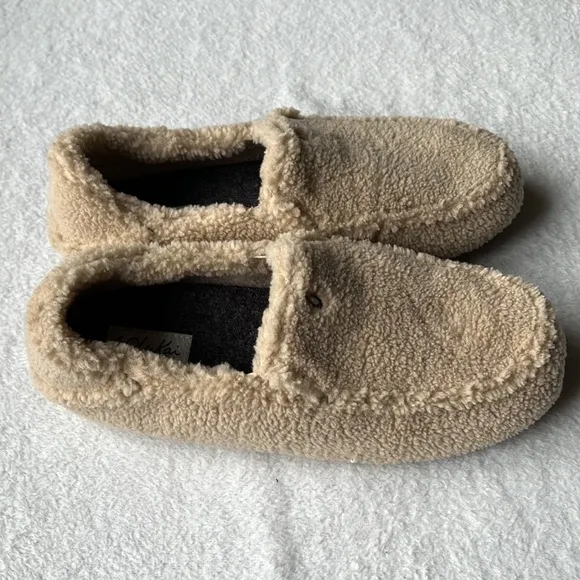 OluKai Nohea Heu Slipper