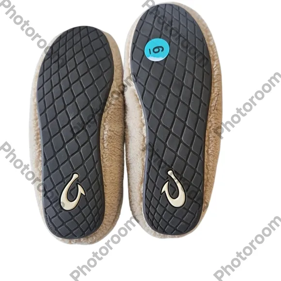 OLUKAI Nohea Heu Woman Soft Sherpa Fleece Drop-in-Heel Cozy Tan  Slipper Size6W