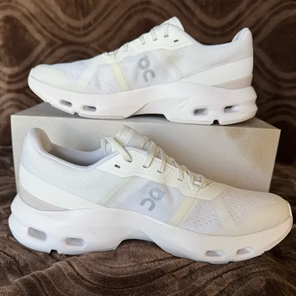 On Cloud Pulse Men’s Athletic Shoes sz M11 Color White. NIB