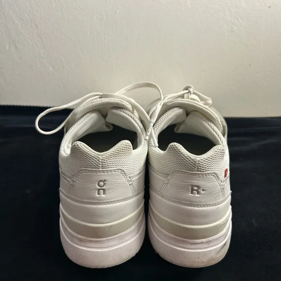 On Running men’s shoes White Sneakers Minimalist Low-Top Sz 13