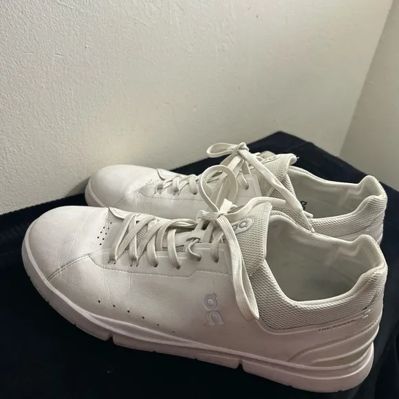 On Running men’s shoes White Sneakers Minimalist Low-Top Sz 13