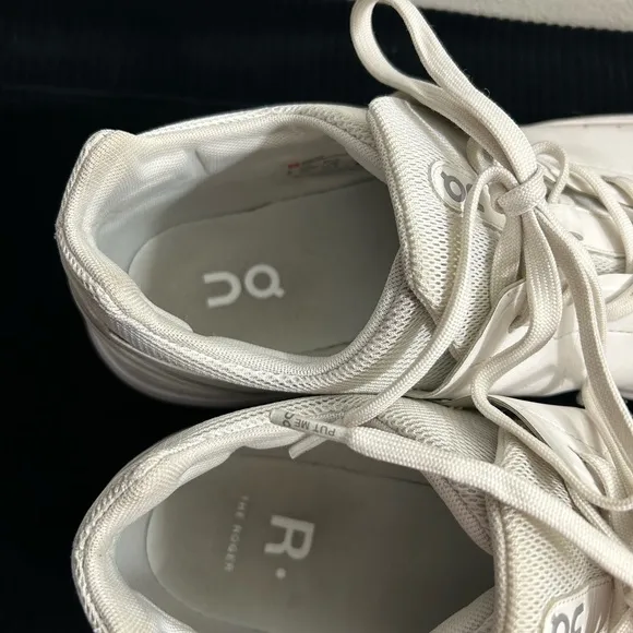 On Running men’s shoes White Sneakers Minimalist Low-Top Sz 13