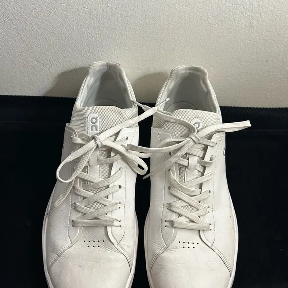 On Running men’s shoes White Sneakers Minimalist Low-Top Sz 13