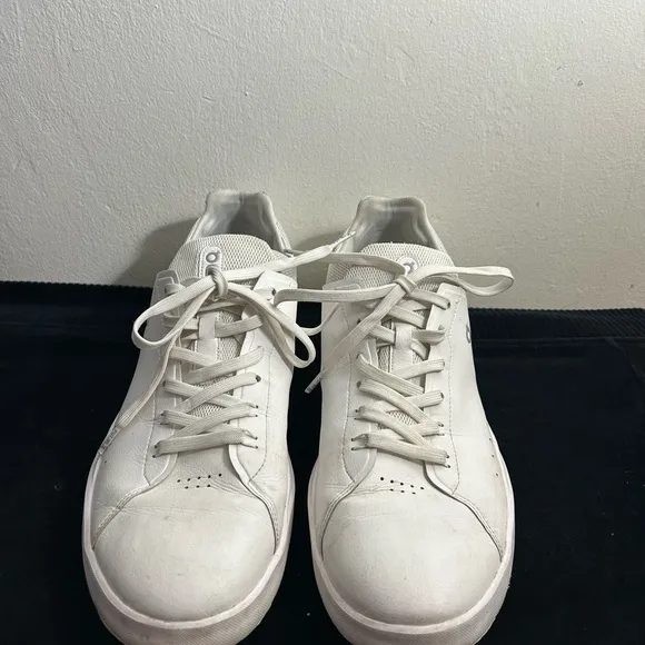 On Running men’s shoes White Sneakers Minimalist Low-Top Sz 13