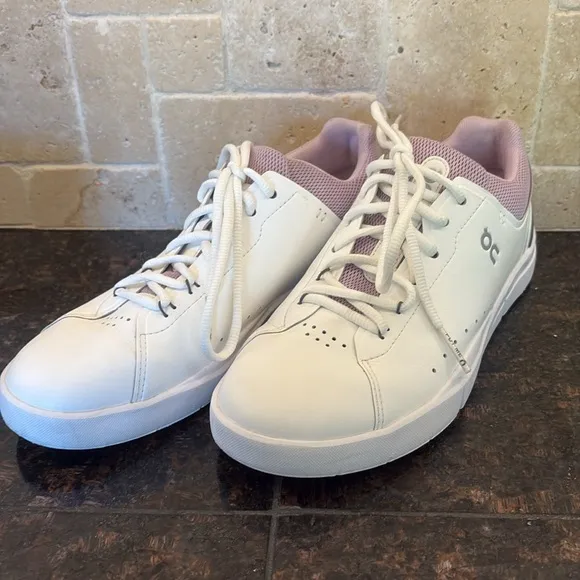 On Shoes The Roger Advantage size 8 women's white/aster New