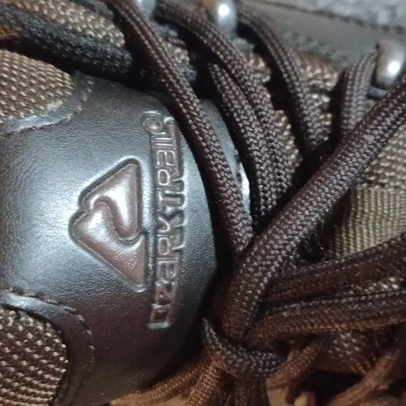 OZARK TRAIL MENS SIZE 8 WATER PROOF HIKING BOOTS