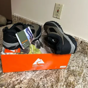 Ozark Trail Men's Stone Low Hiking Shoe/size 9.5 New
