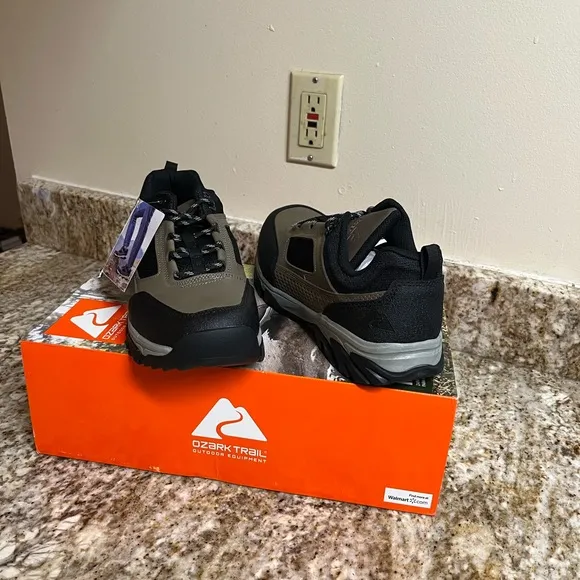 Ozark Trail Men's Stone Low Hiking Shoe/size 9.5 New